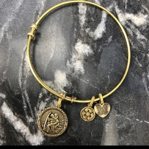 ANGELICA GOLD SAINT CHRISTOPHER BRACELET - Picture 2 of 6